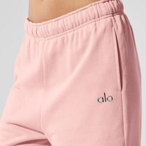 NWT ALO Yoga Pink Quartz Accolade Sweatpants S